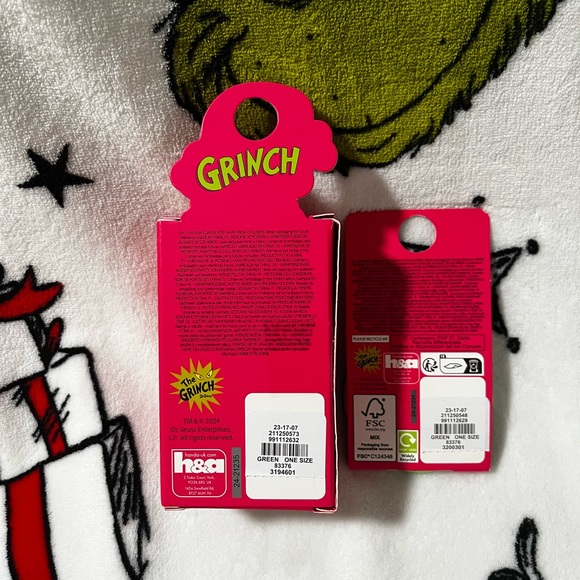 Grinch Eyelash Curler and Compact Mirror Set - Picture 3 of 3